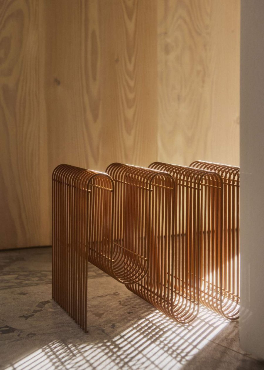 AYTM CURVA Zeitschriftenhalter H30,3 cm, Amber