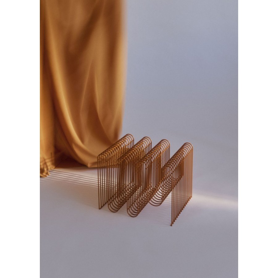 AYTM CURVA Zeitschriftenhalter H30,3 cm, Amber