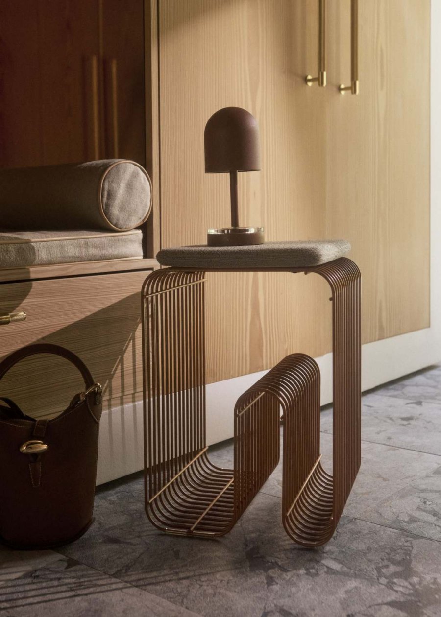 AYTM CURVA Hocker H43 cm, Amber