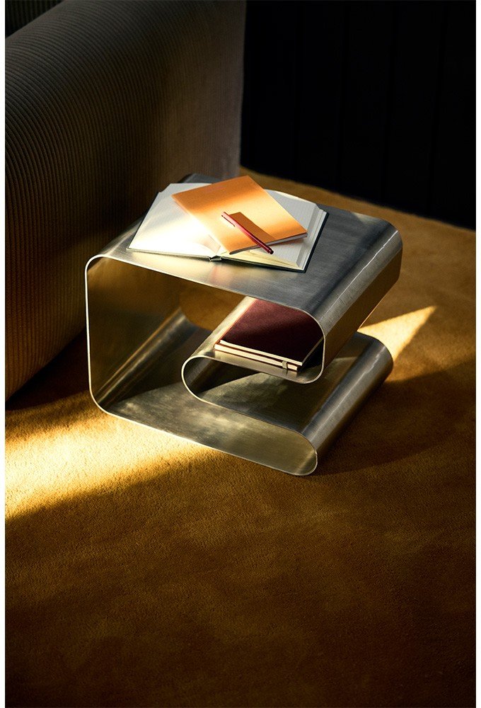 AYTM CURVA SOLID Hocker H43,2 cm, Silber