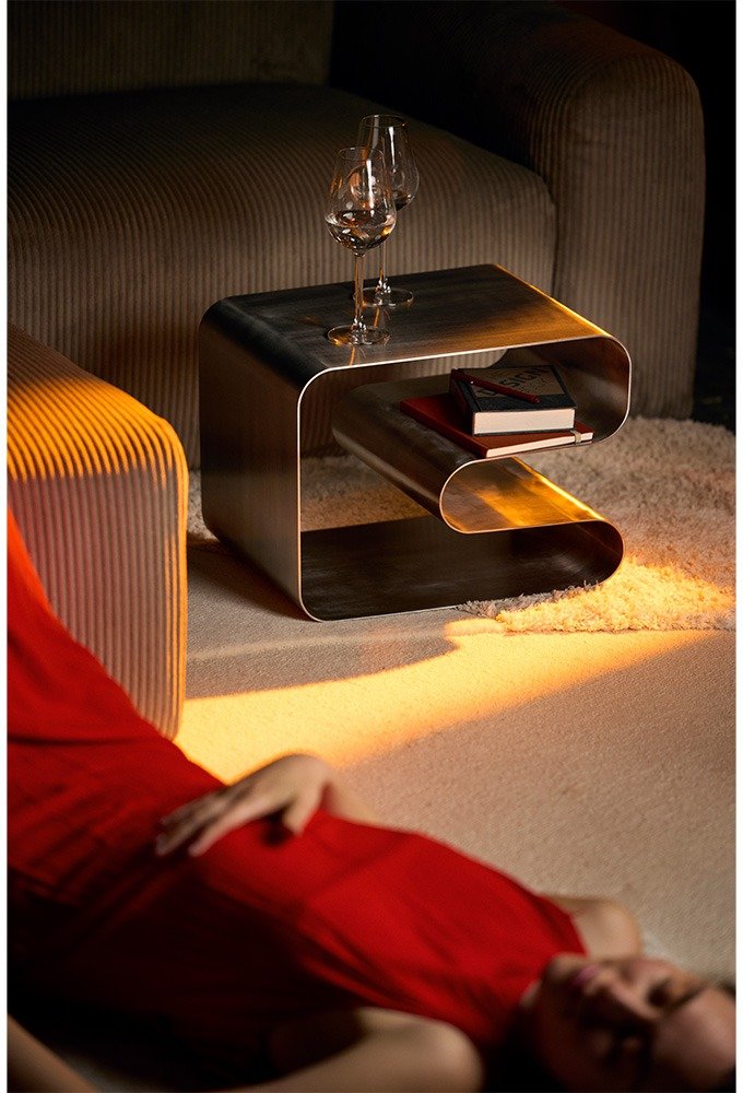 AYTM CURVA SOLID Hocker H43,2 cm, Silber