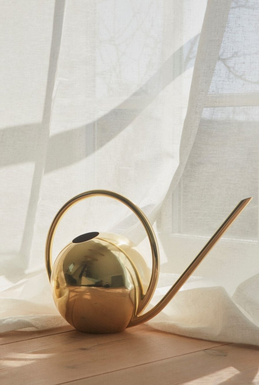 AYTM Globe Giekanne H23.1 cm, Gold