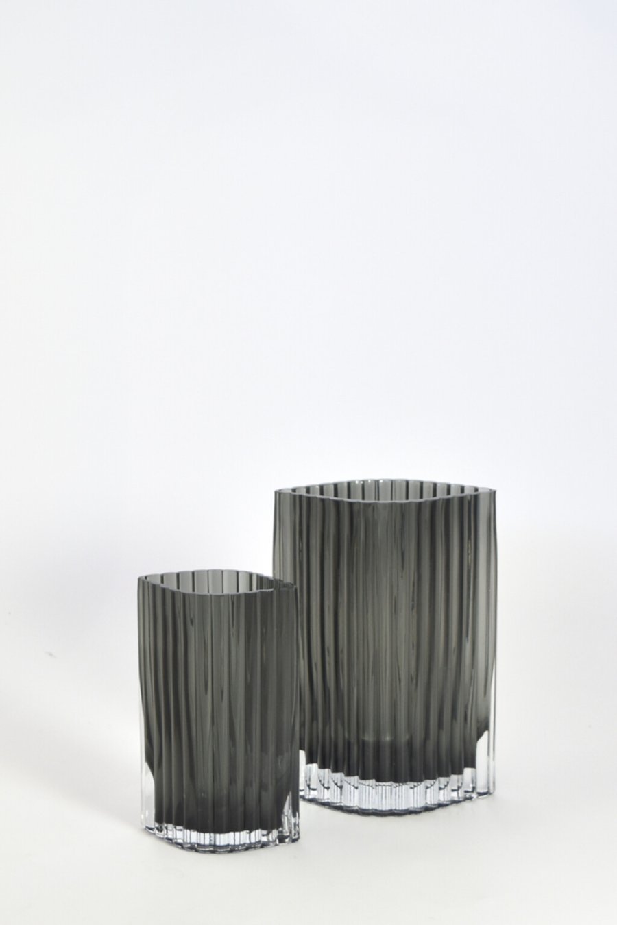 AYTM Folium Vase H20 cm, Schwarz