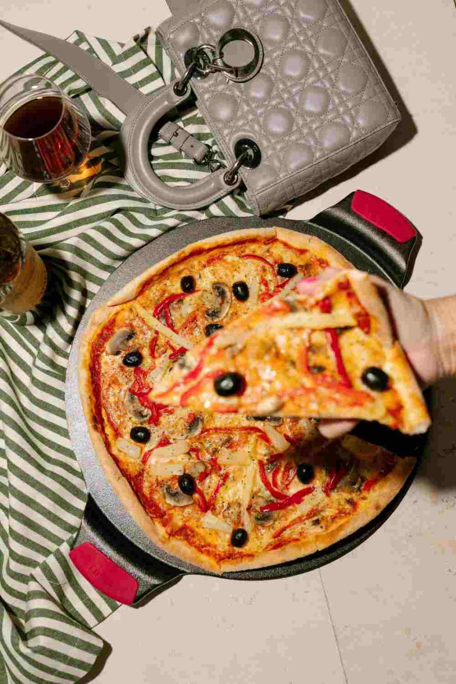 Lodge Pizzasteen met Siliconen Handvat �38,1, Zwart
