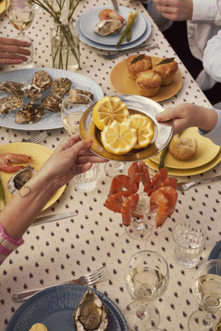 aida Confetti Serveringsfad 36,8 cm, Lysebl�