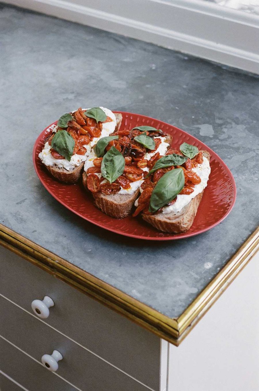 aida Confetti Serveringsfad 36,8 cm, R�d