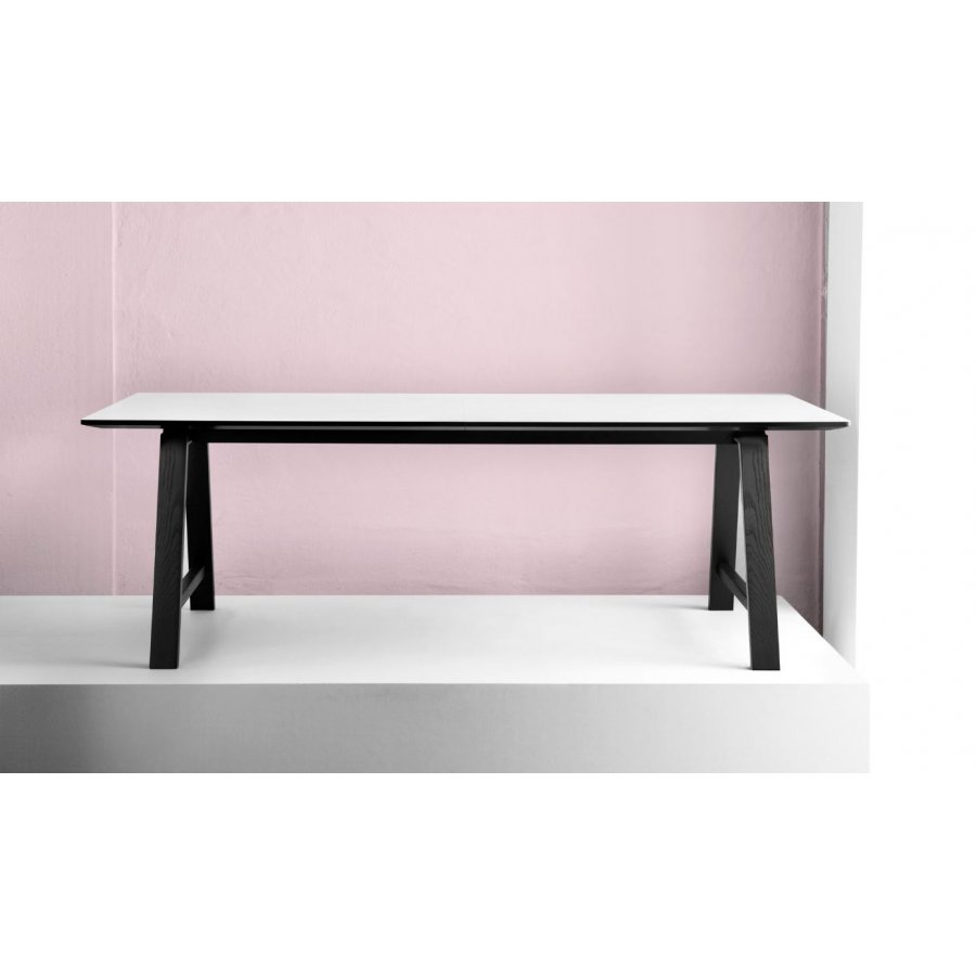 Andersen Furniture T1 udtrksbord 95x220cm, Hvid laminat, Sort stel