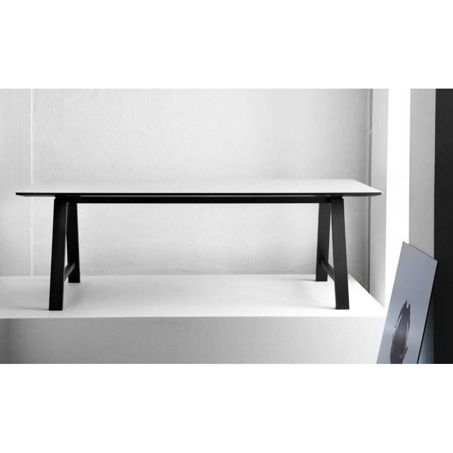 Andersen Furniture T1 udtrksbord 95x220cm, Hvid laminat, Sort stel
