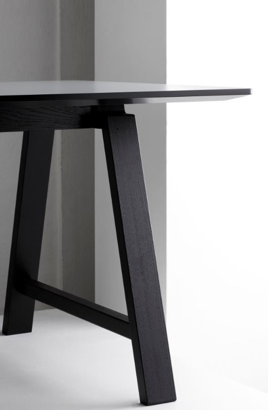 Andersen Furniture T1 udtrksbord 95x220cm, Hvid laminat, Sort stel