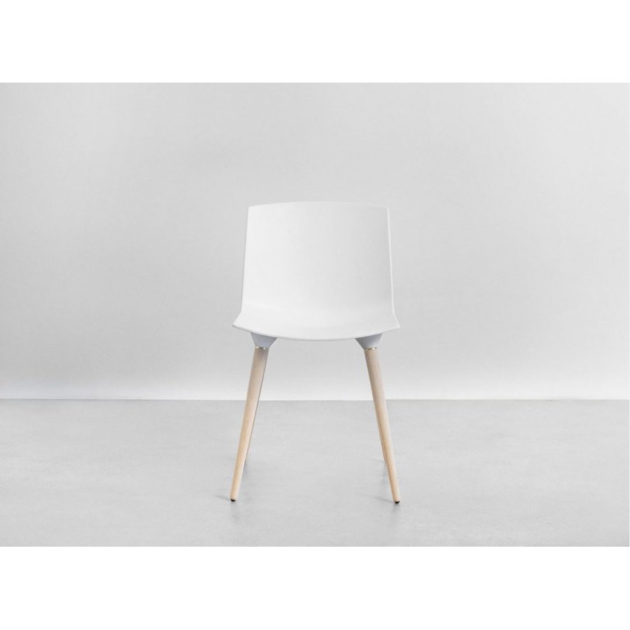 Andersen Furniture Stol TAC Mat hvid plast sæde, Eg sæbe ben