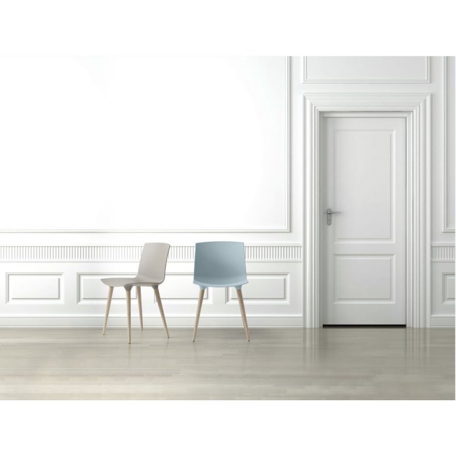 Andersen Furniture Stol TAC Mat lys bl plast sde, Eg sbe ben