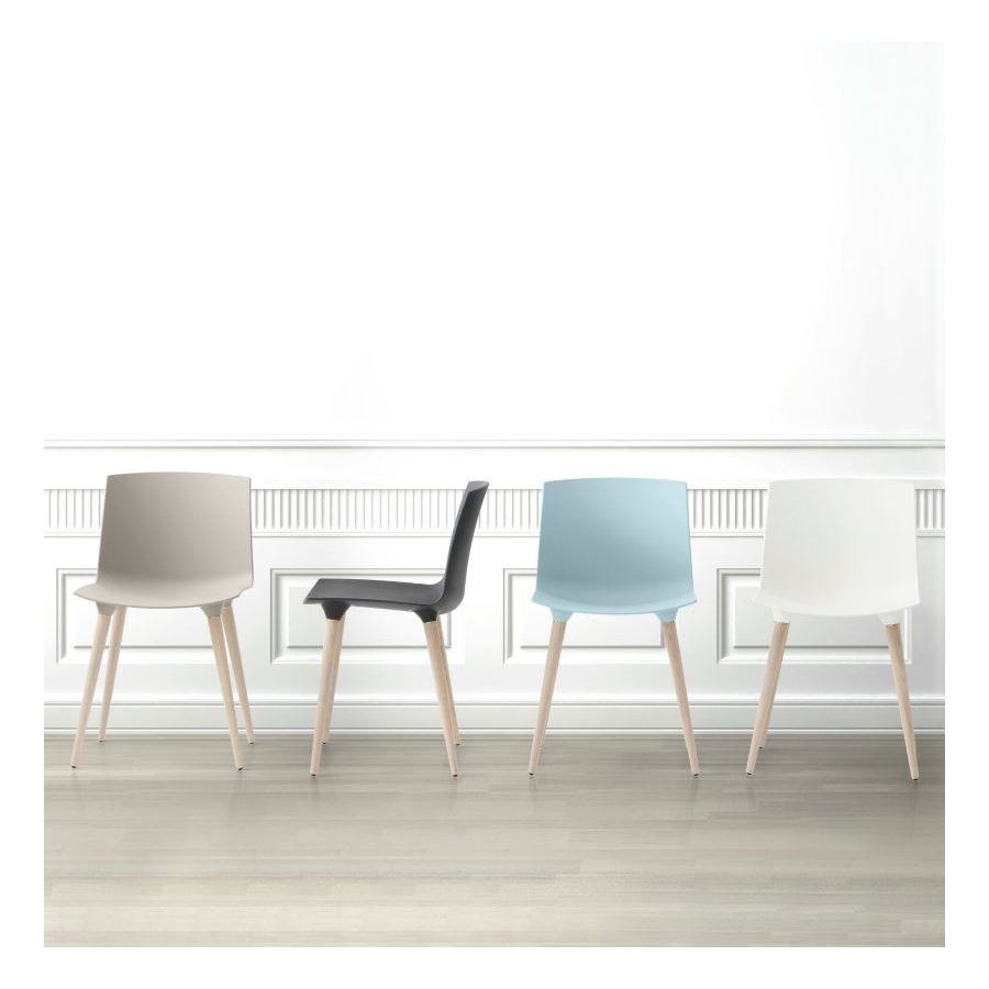 Andersen Furniture Stol TAC Mat lys bl plast sde, Eg sbe ben