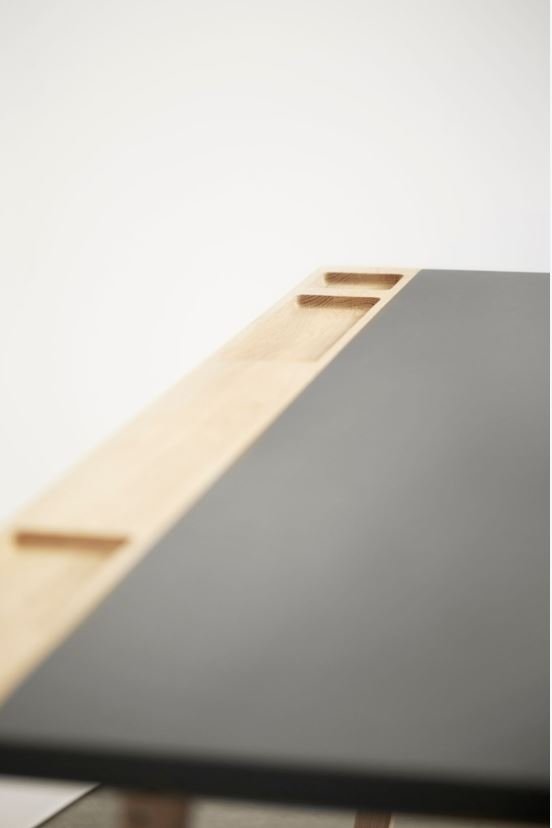 Andersen Furniture D1 Arbejdsbord 125x70cm, Linoleum kul, Eg hvid mat lak stel