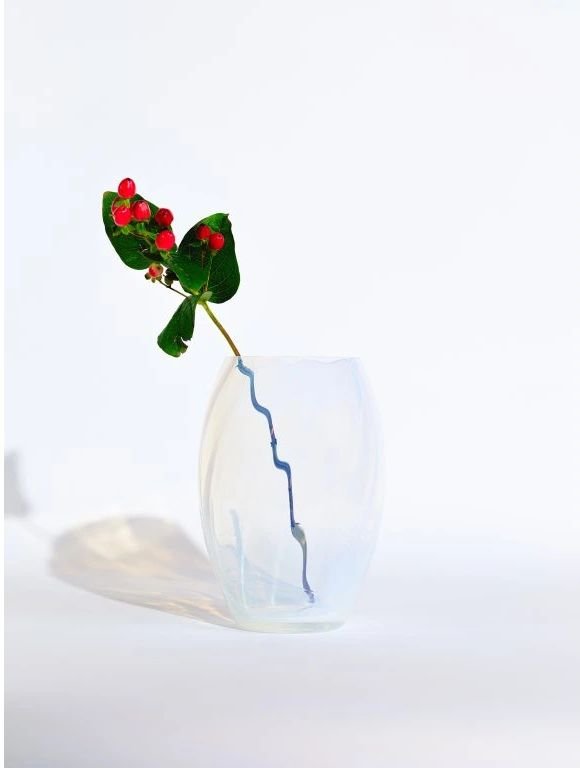 Anna von Lipa Opaline Elipse Vase H23 cm, Creamy White