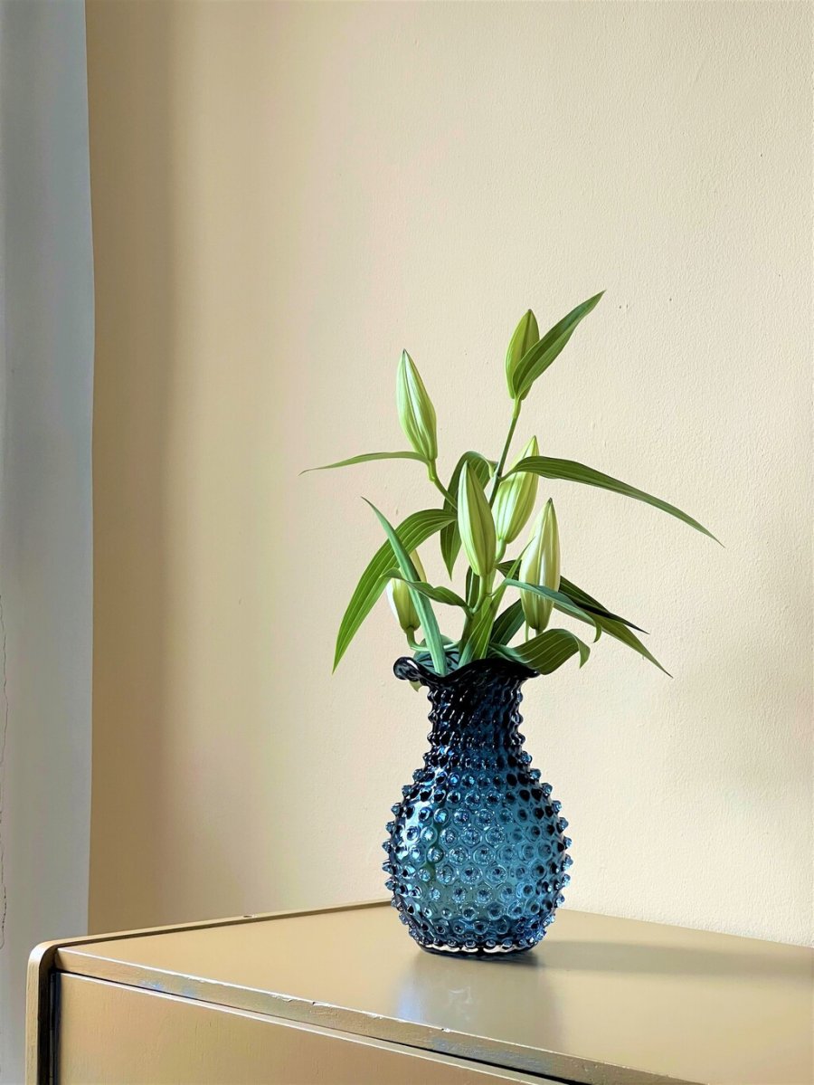 Anna von Lipa Blonde Vase H23 cm, Blue Smoke