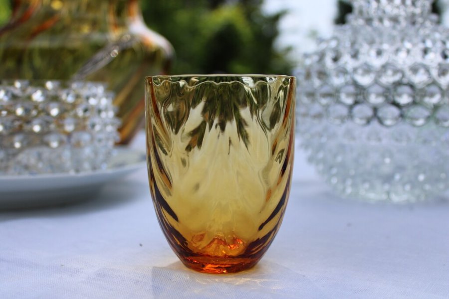 Anna von Lipa Wave Tumbler Trinkglas 25 cl, Amber