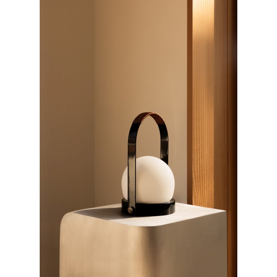 Audo Copenhagen Carrie Akku-Tischlampe H24,5 cm, Schwarz/Leder