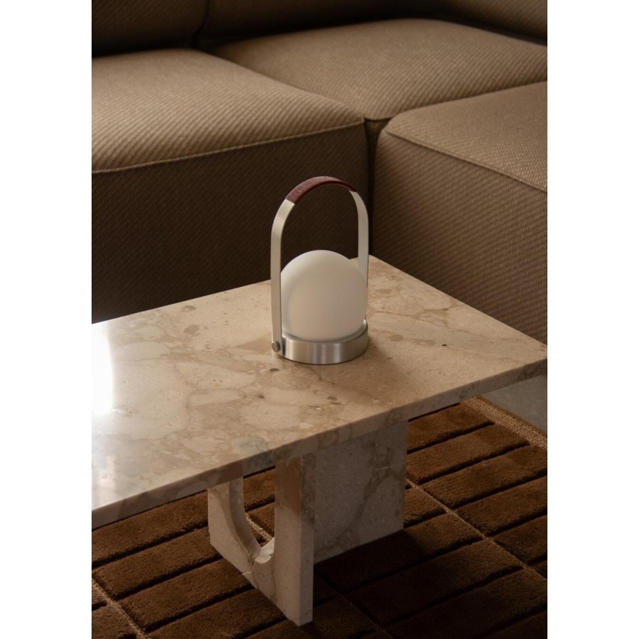 Audo Copenhagen Carrie Akku-Tischlampe H24,5 cm, Geb&uuml;rstetes Leder
