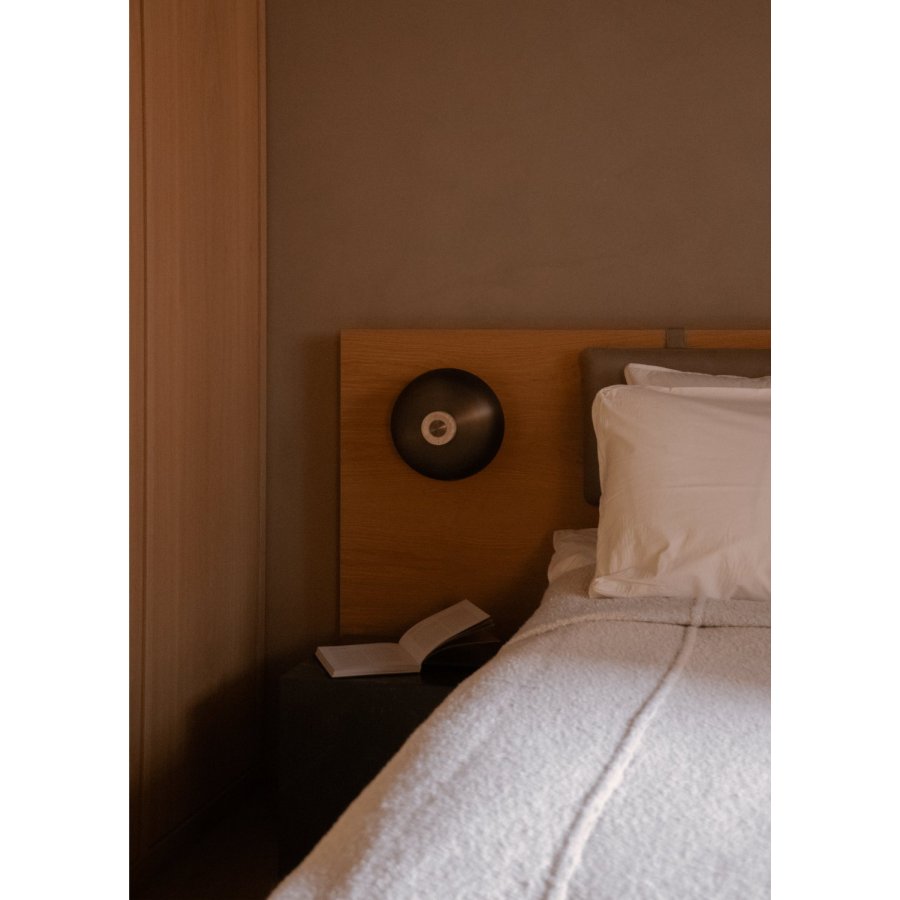 Audo Copenhagen Reverse Vglampe 24 cm, Beige/Bruneret Messing