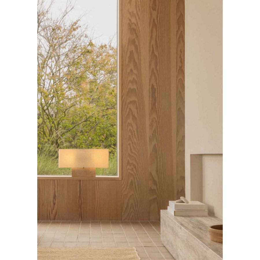 Audo Copenhagen Nonna Tischlampe H30 cm, Travertin/Sand