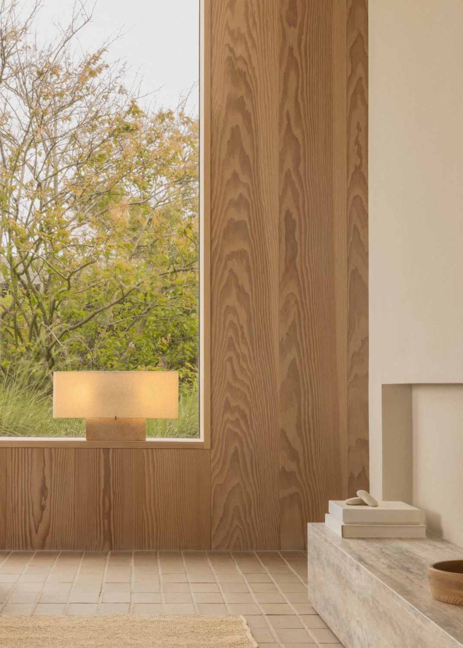 Audo Copenhagen Nonna Tischlampe H30 cm, Travertin/Sand