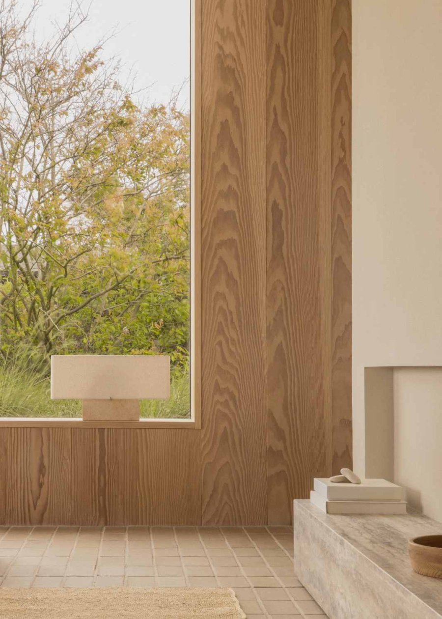 Audo Copenhagen Nonna Tischlampe H30 cm, Travertin/Sand