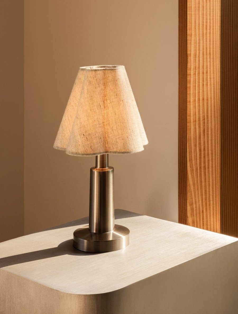 Audo Copenhagen Admiral Akku-Tischlampe H27 cm, Sand-/Stahl