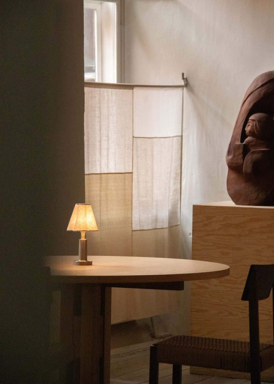 Audo Copenhagen Admiral Akku-Tischlampe H27 cm, Sand-/Stahl