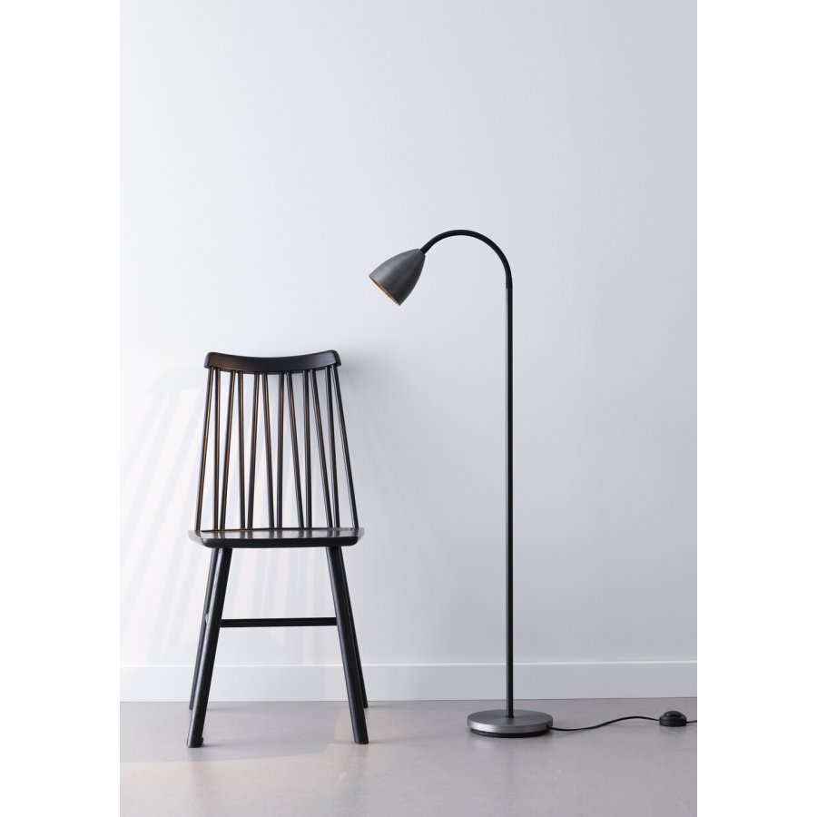 Belid Proud Stehlampe H147.5 cm, Oxidiertes Grau