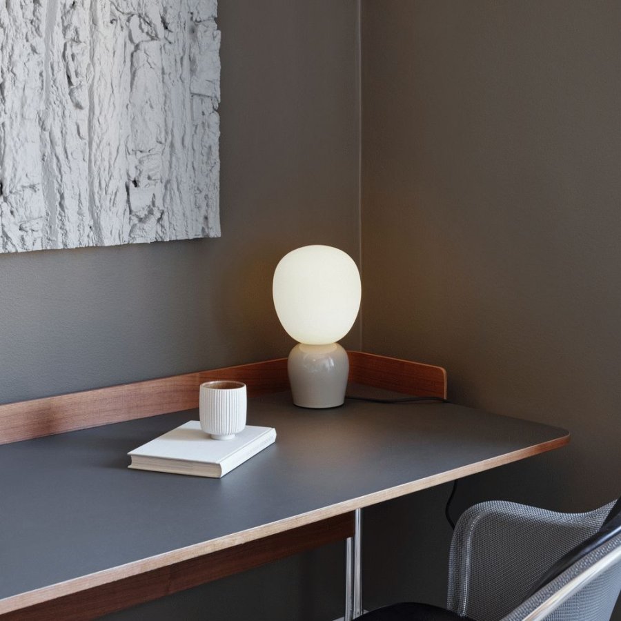 Belid Buddy Tischlampe H33,5 cm, Zartes Greige/Opal