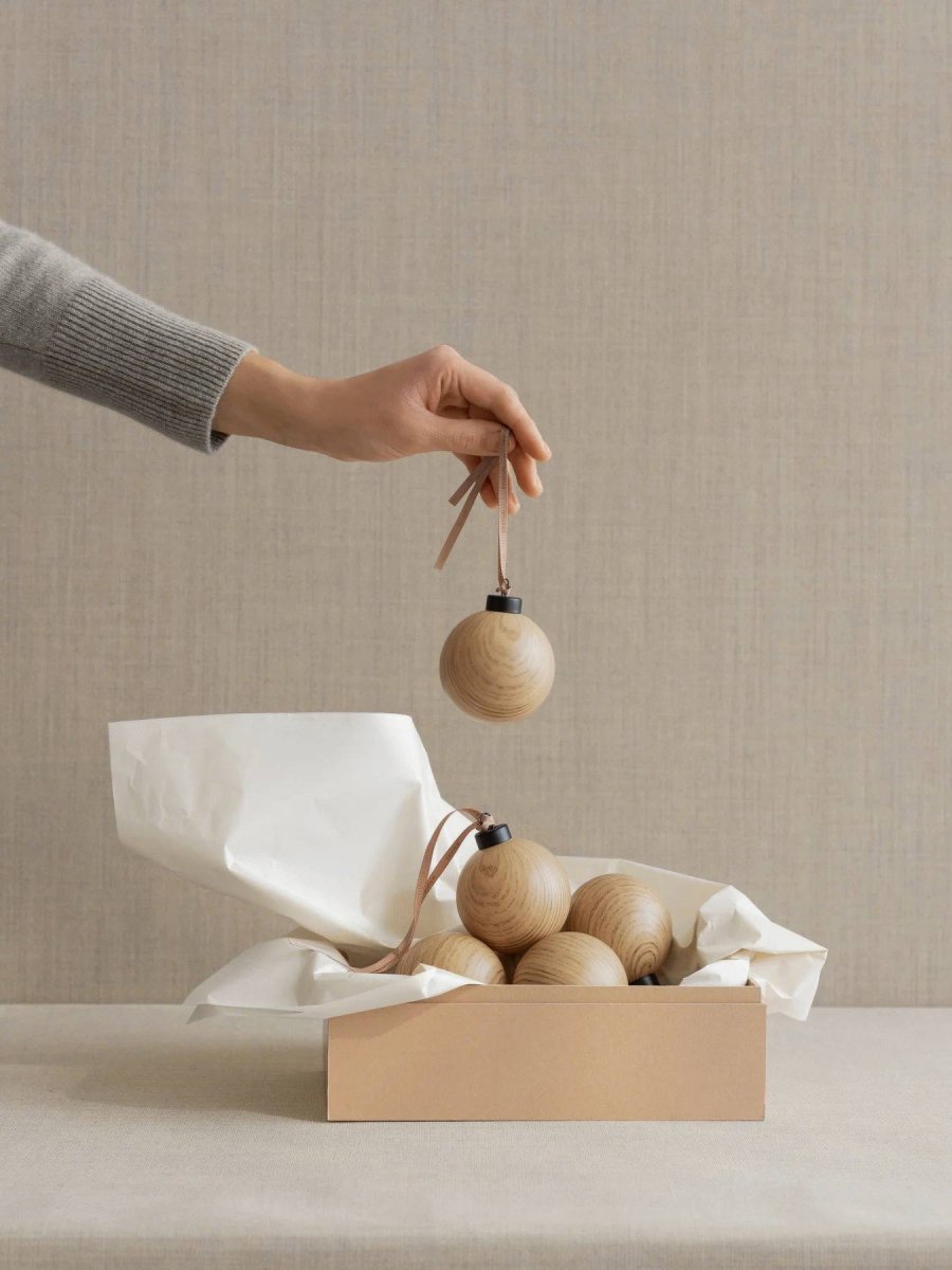 blomus KISEKY Weihnachtskugel 4er Set 7 cm, Holzoptik