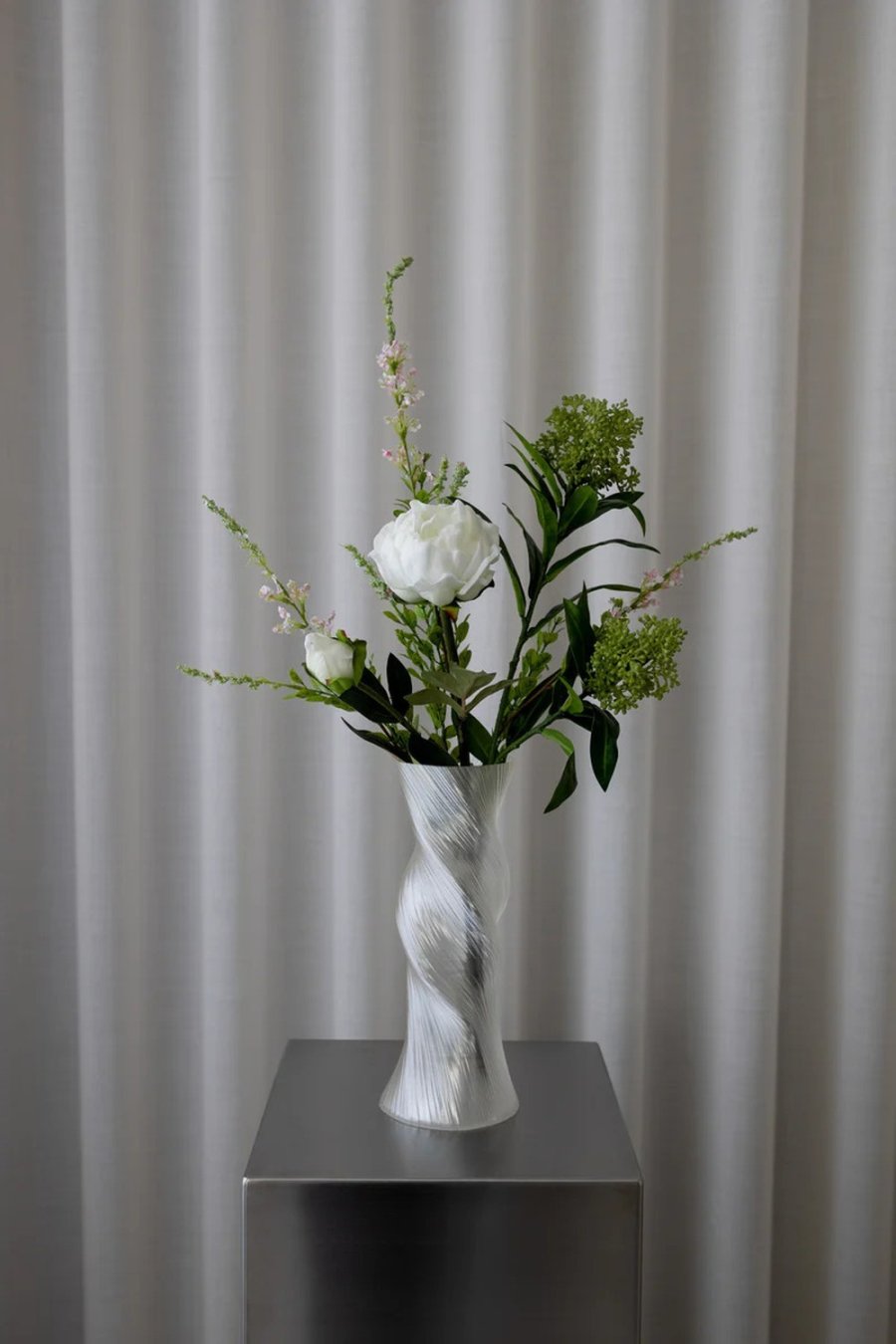 BLOOM OBJECTS Ivory Bloom Buket