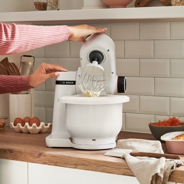 Bosch Serie 2 K�kkenmaskine 700W inkl. 3 stk Tilbeh�r, Hvid