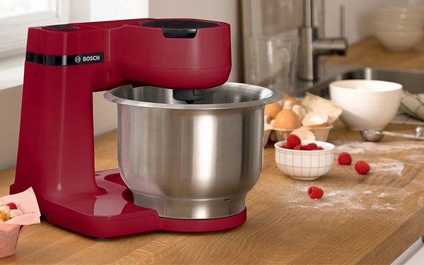 Bosch Serie 2 K�kkenmaskine 700W inkl. 7 stk Tilbeh�r, R�d/s�lv