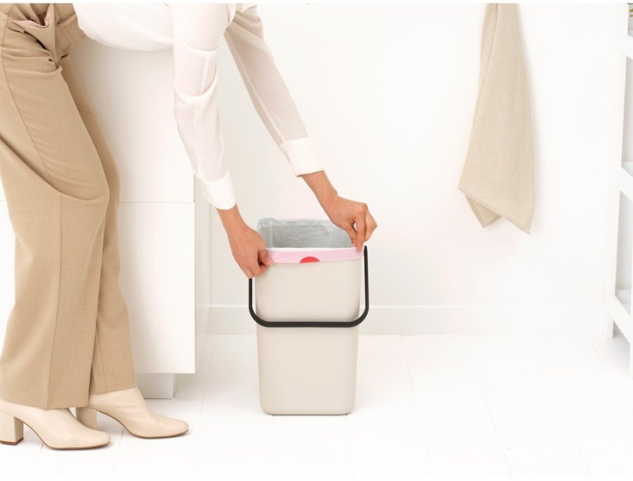 Brabantia Sort & Go Afvalemmer met Deksel 25 L, Soft Beige