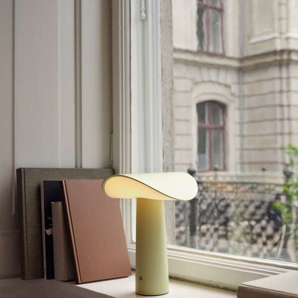 GEJST Lium Akku-Tischlampe H22,5 cm, Hellgelb