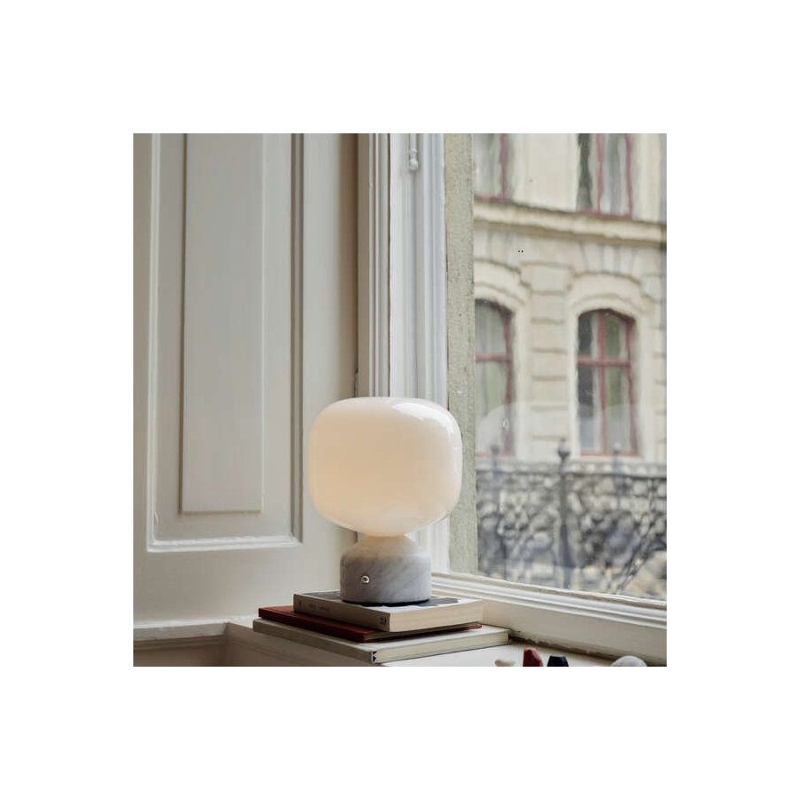 GEJST Meemo Akku-Tischlampe H23 cm, Wei&szlig;er Marmor