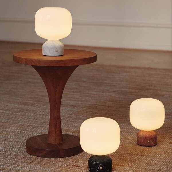 GEJST Meemo Akku-Tischlampe H23 cm, Wei&szlig;er Marmor