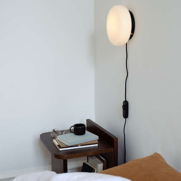 GEJST Opa Wand- und Deckenlampe 21,5 cm, Opalglas/Schwarz