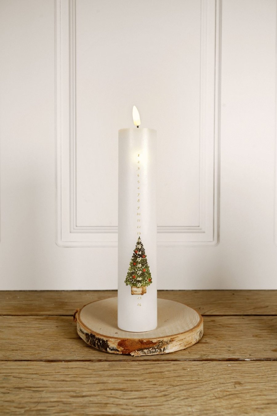 Det Gamle Apotek Kalenderkerze LED 5 × H24,5 cm, Magic Christmas