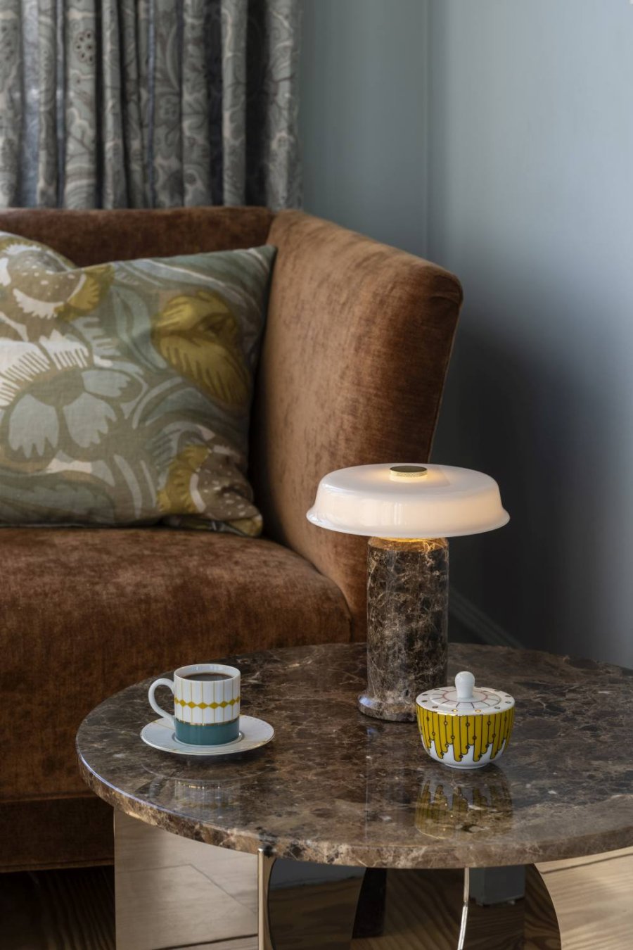 Design By Us Trip No. 2 Tr�dl�s Bordlampe H22 cm, Dark Emperador/Opal