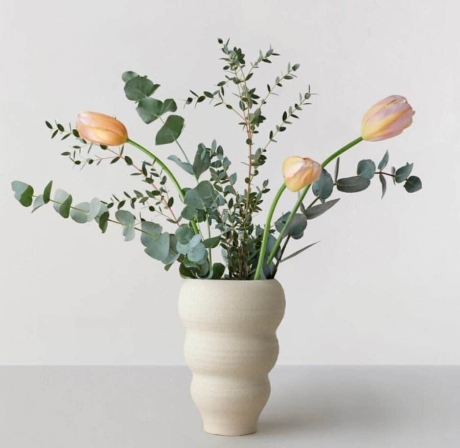 Ro Collection Hand Turned Vase Curved no. 60, Vanilla