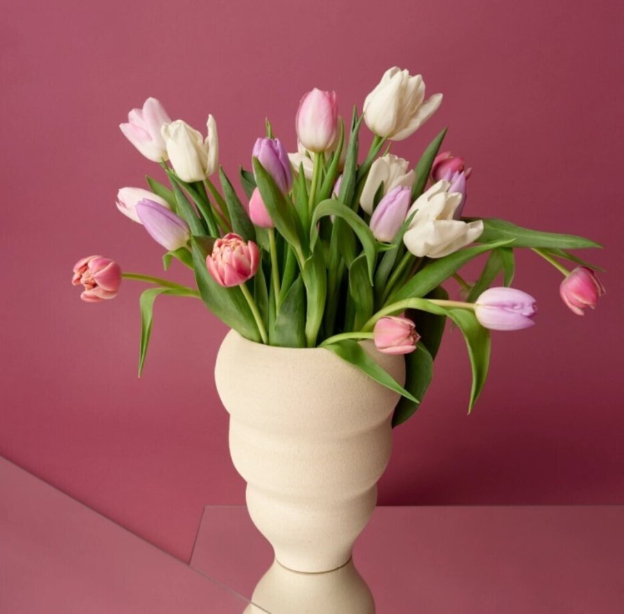 Ro Collection Hand Turned Vase Curved no. 60, Vanilla