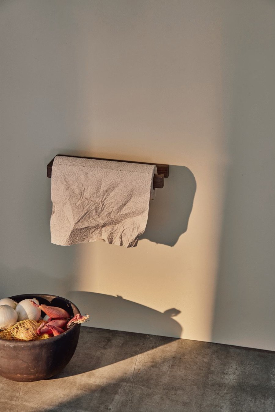 Andersen Furniture Kkkenrulleholder 31 cm, Ask