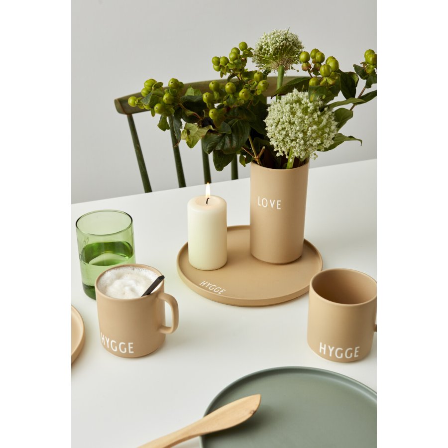 DESIGN LETTERS Favoritkop m. Hank Hygge, Beige - Kopper med hank - Hjem.dk