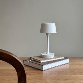Dyberg Larsen FLOW Trådløs Bordlampe LED H25,5 cm, Hvid