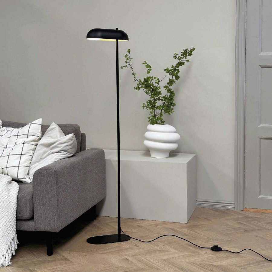 Dyberg Larsen Arch Stehleuchte H143 cm, Sort/Messing