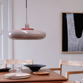 Dyberg Larsen Planet Pendel Ø40 cm, Latte