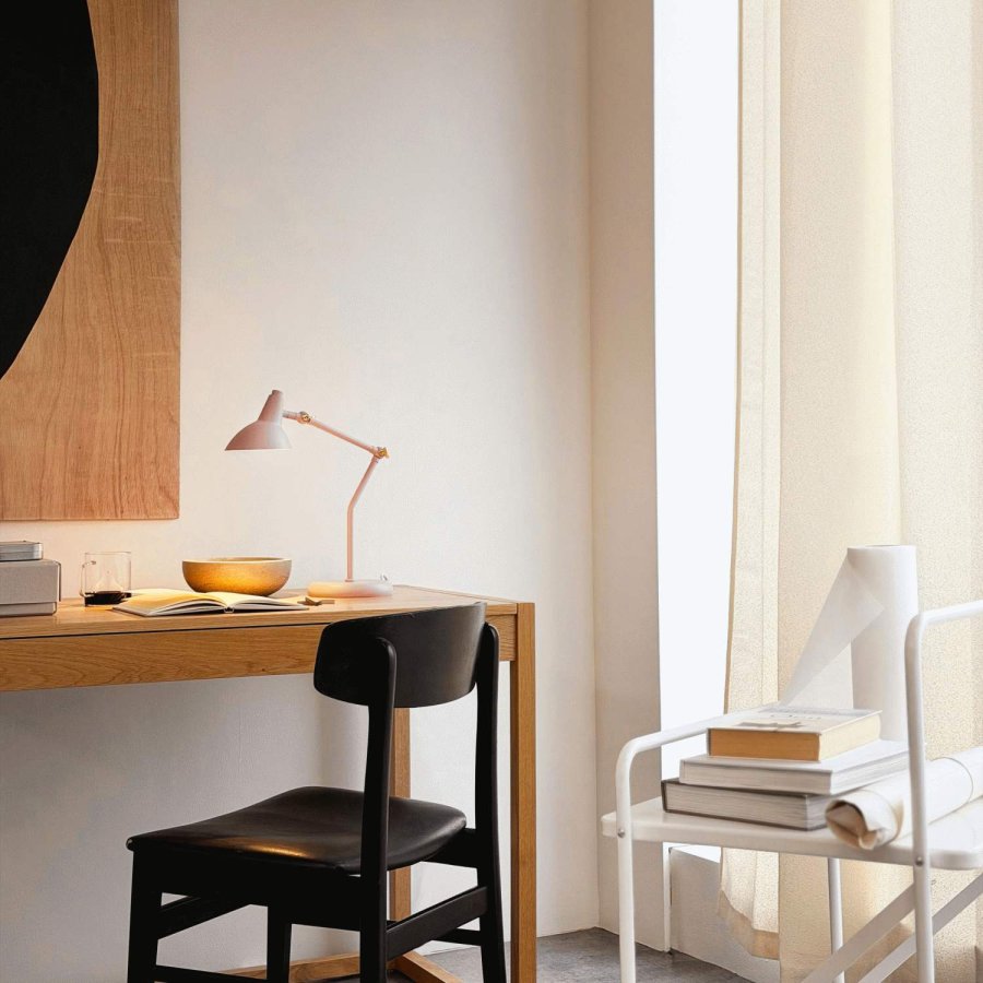 Dyberg Larsen Vela Tischleuchte H44,7, Pink