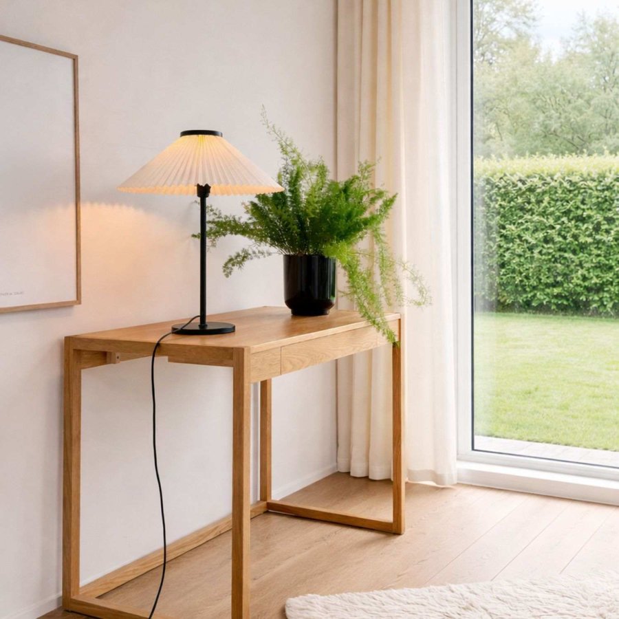 Dyberg Larsen Plissé Tischlampe H60 cm, Cremefarben